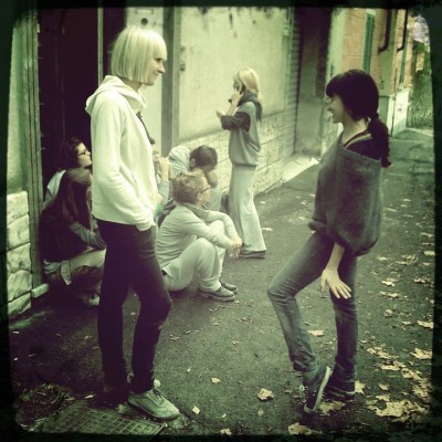 Dźwięczność fot. Enrico Pietro Celli, Zorka -I Ania i uczestnicy warsztatów w- Carrarze, Włochy