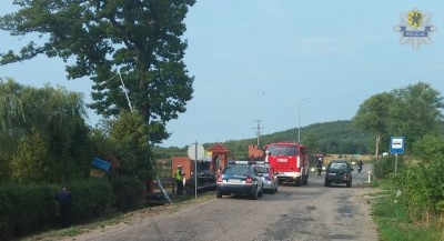 NIETRZEŹWY Słupsk 6.08.2014 ŚCIĄŁ SŁUP I WJECH-AŁ W OGRODZENIE