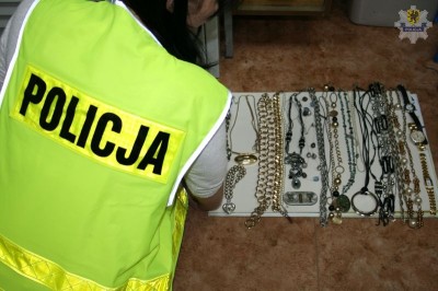 OKRADŁ MIESZKAŃCÓW POWIATU CHOJNICKIEGO NA PONAD 200- TYS. ZŁOTYCH - SIEDZI W ARESZCIE.1