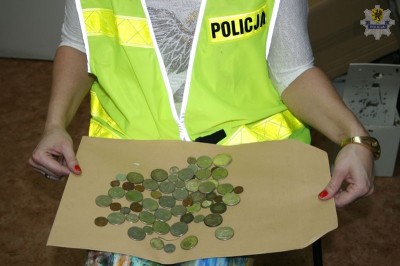 OKRADŁ MIESZKAŃCÓW POWIATU CHOJNICKIEGO NA PONAD 200- TYS. ZŁOTYCH - SIEDZI W ARESZCIE.2