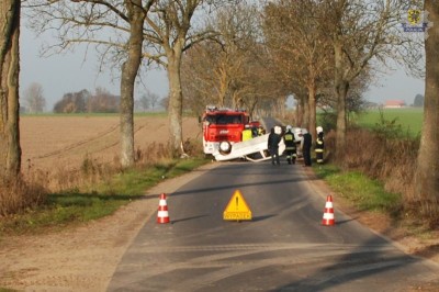 CZŁUCHÓW POLICJANCI PRACOWALI NA MIEJSCU WYPADKU jpg..-JPG