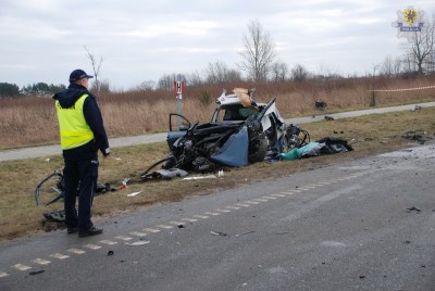 PUCK - TRAGICZNY WYPADEK WE WŁADYSŁAWOWIE. POLICJANCI -APELUJĄ O ROZWAGĘ4