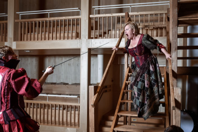 zdjęcie z próby WESOŁYCH KUMOSZE-K Z WINDSORU foto Dawid Linkowsk-i (11)