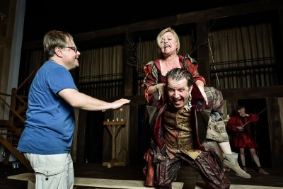 zdjęcie z próby WESOŁYCH KUMOSZE-K Z WINDSORU foto Dawid Linkowsk-i (2)