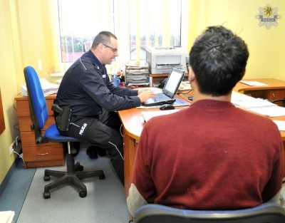 STAROGARD GDAŃSKI - UKRADLI PIENIĄDZE I WPADLI W CZASIE KOLIZJI1