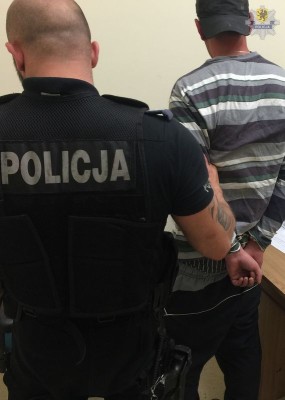 pol gda z nozem na policjanta