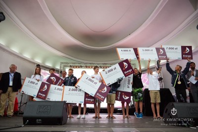 Energa Sailing Cup - dekoracja zwycięzców (2)