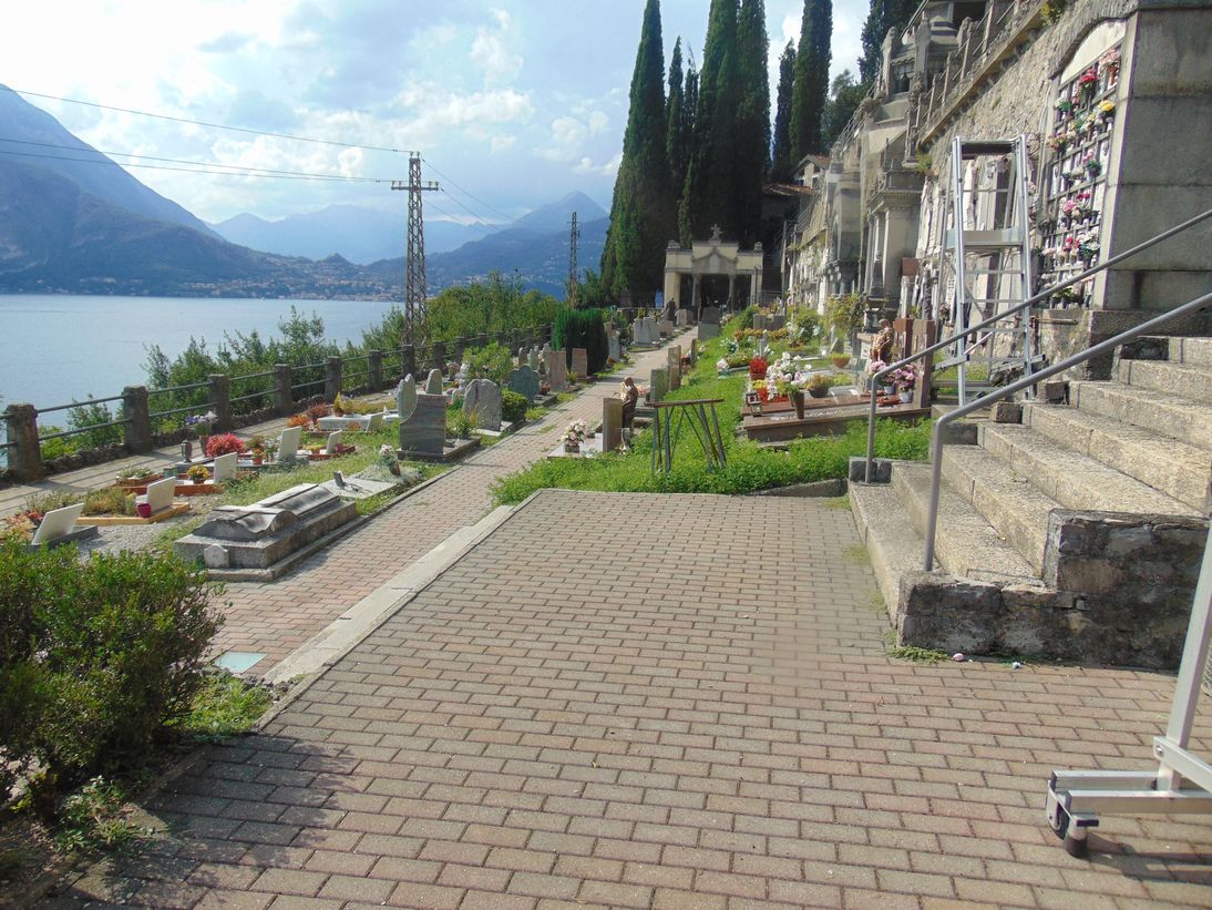 DD Cmentarz w Varennie