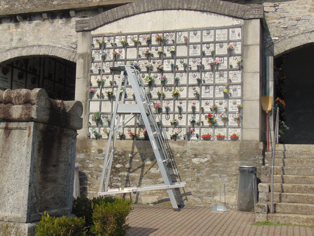 DD Kolumbarium na cmentarzu w Varennie