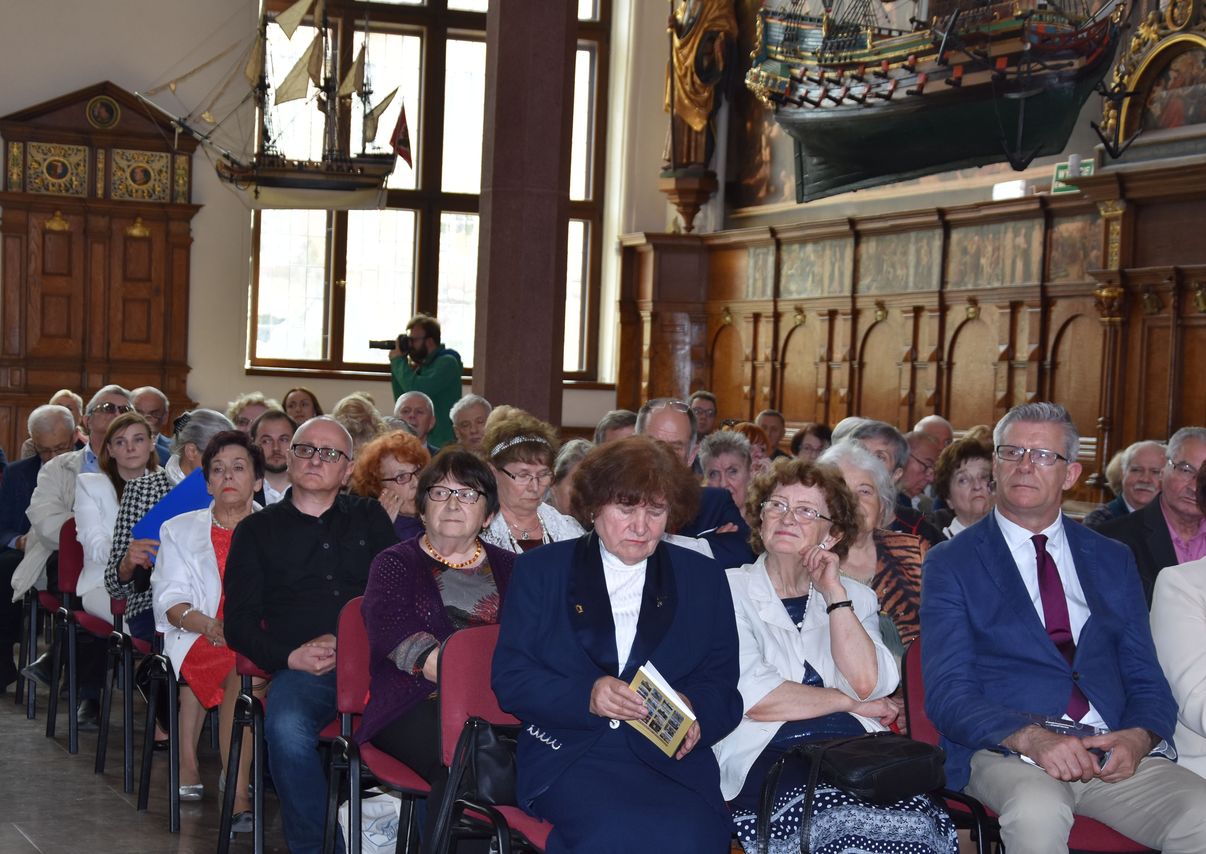 MNG-Dwor-Artusa-ludzie-3-Fot_J_Wikowski-A31_7574