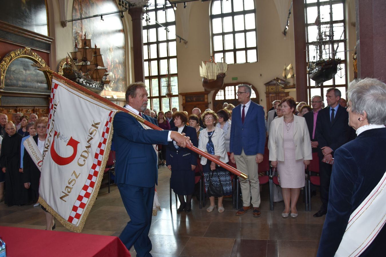 MNG-sztandar-1-Fot_J_Wikowski-A31_7338