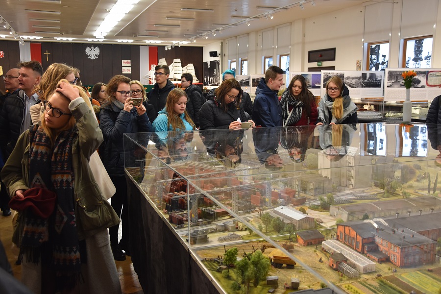 KWIATEK zwiedzanie_sali_bhp_02